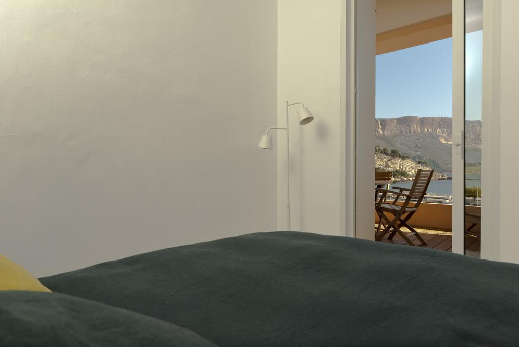 Les Barques, Vue Splendide Sur Le Port De Cassis Apartment Room photo